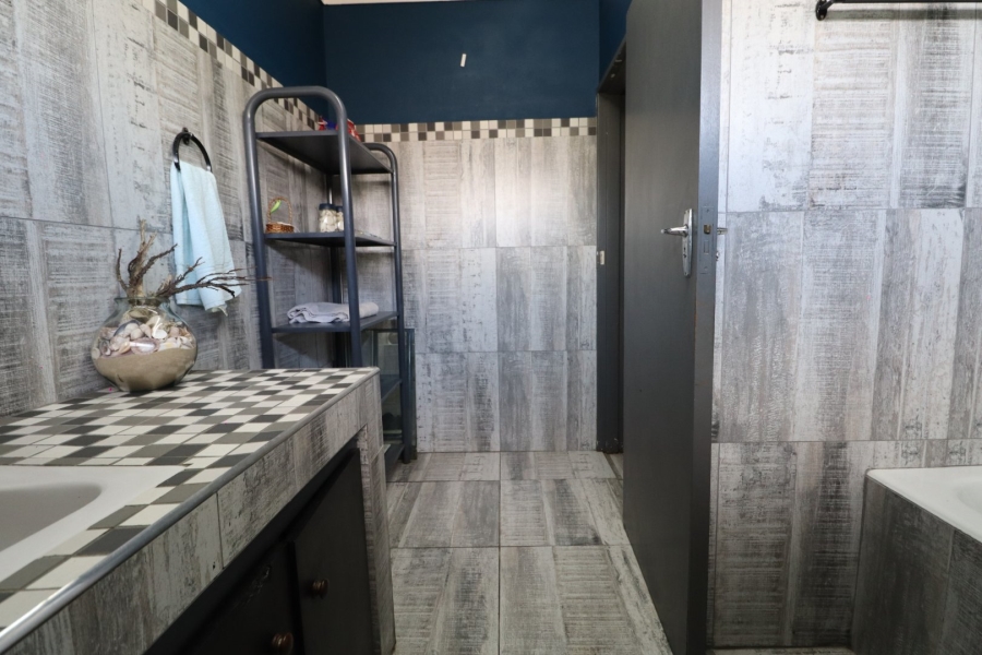 5 Bedroom Property for Sale in Kabega Park Eastern Cape